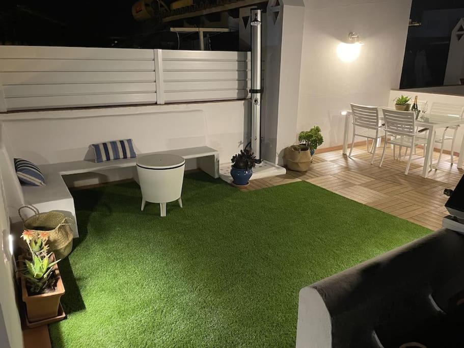 Casa Lola Conil, Azotea Al Mar Y Parking Solo Familias O Parejas Villa โกนิล เด ลาฟรอนเตรา ภายนอก รูปภาพ
