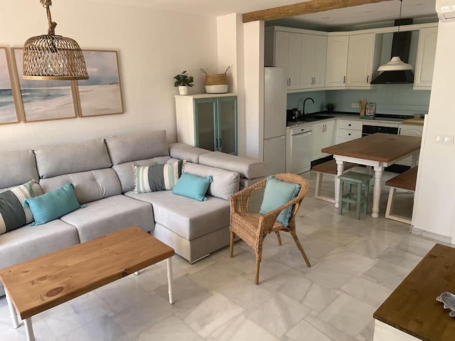 Casa Lola Conil, Azotea Al Mar Y Parking Solo Familias O Parejas Villa โกนิล เด ลาฟรอนเตรา ภายนอก รูปภาพ