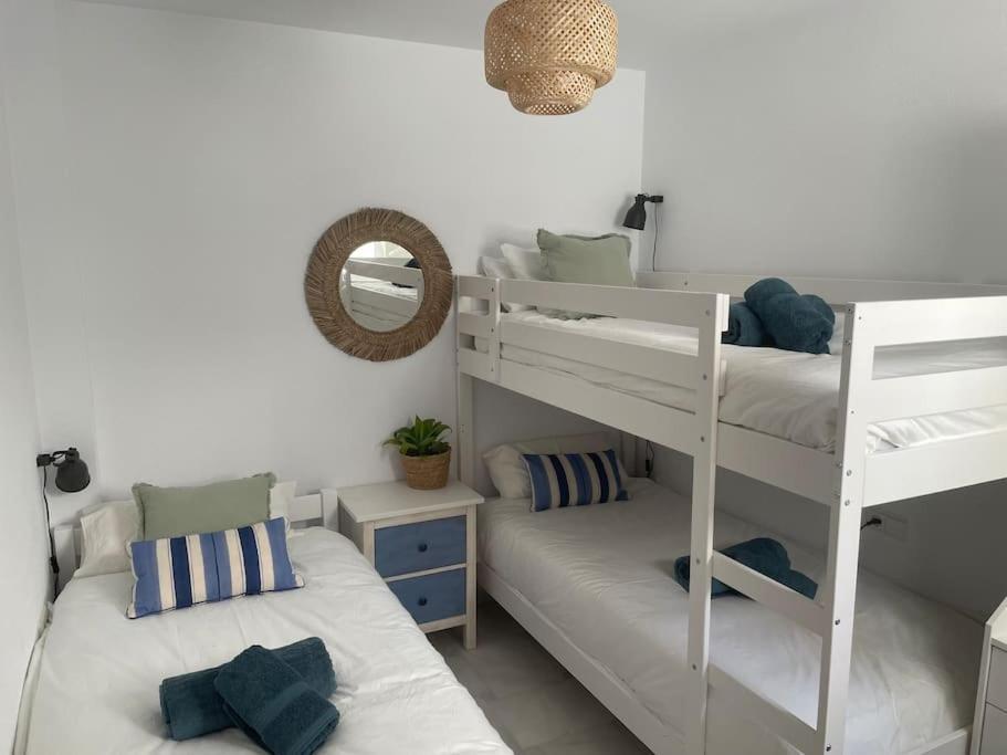 Casa Lola Conil, Azotea Al Mar Y Parking Solo Familias O Parejas Villa โกนิล เด ลาฟรอนเตรา ภายนอก รูปภาพ