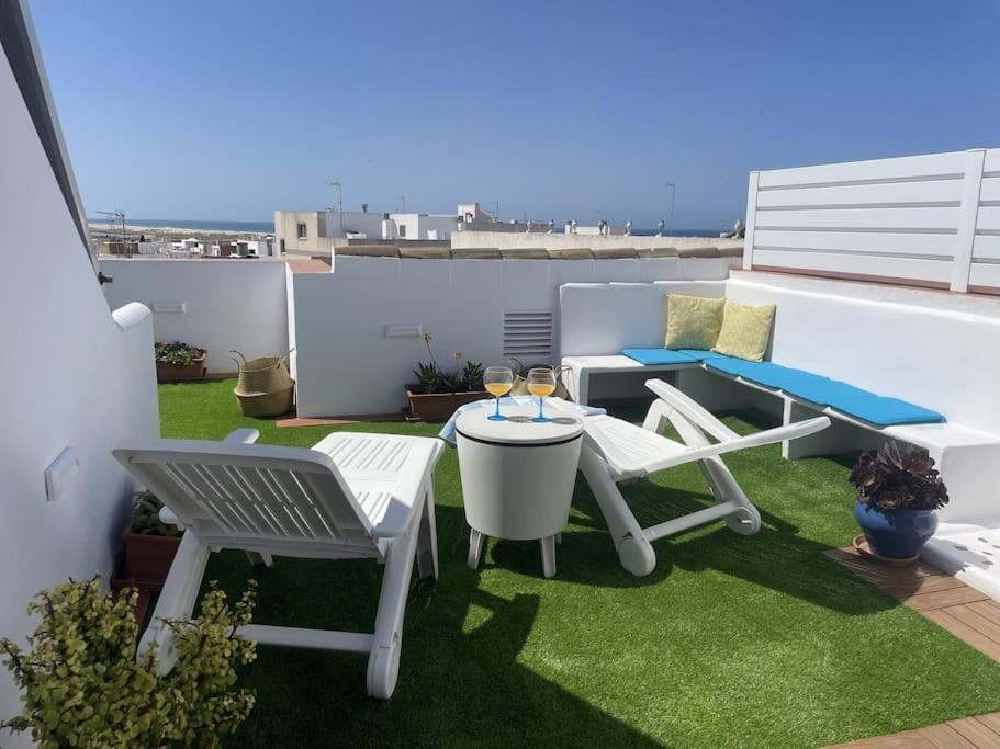 Casa Lola Conil, Azotea Al Mar Y Parking Solo Familias O Parejas Villa โกนิล เด ลาฟรอนเตรา ภายนอก รูปภาพ