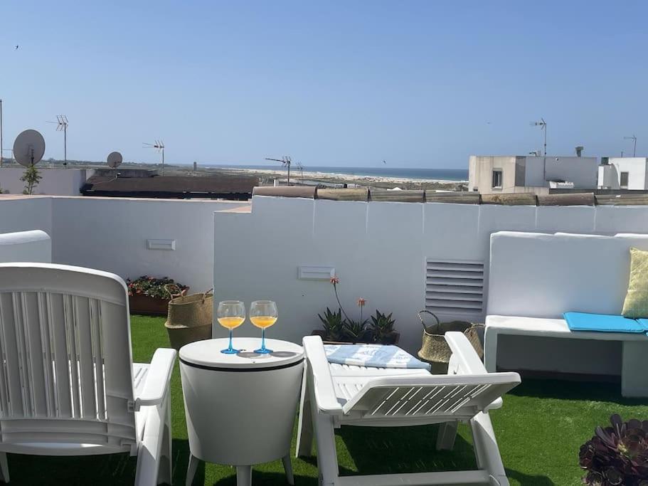 Casa Lola Conil, Azotea Al Mar Y Parking Solo Familias O Parejas Villa โกนิล เด ลาฟรอนเตรา ภายนอก รูปภาพ